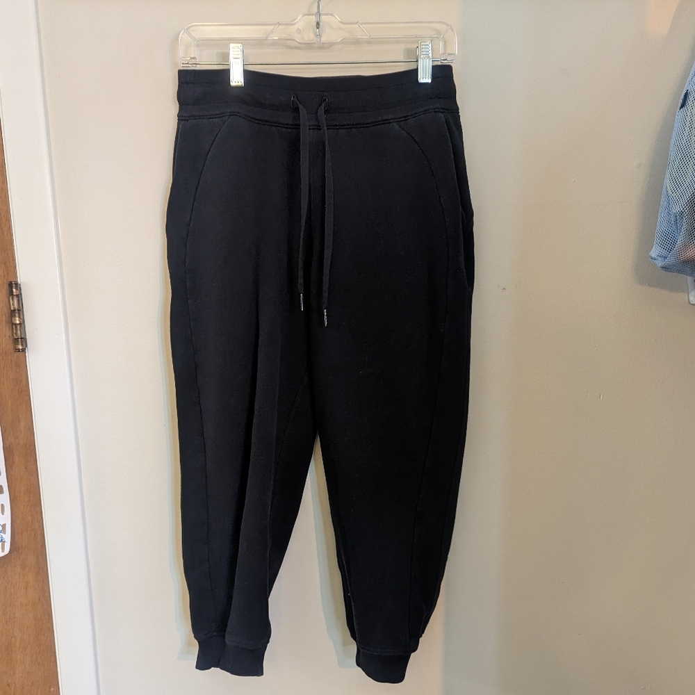 Lululemon Scuba High-Rise Cropped Jogger